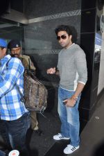 Abhishek Bachchan snapped at international airport in Mumbai on 1st Sept 2013 (18).JPG